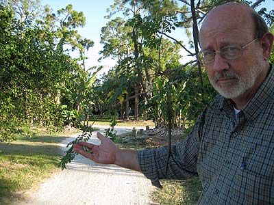 ECHO_Stan_Doerr_and_moringa_capsules_2_400x300.jpg