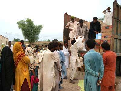 Aid volunteers distribute rations to flood victims in Pakistan